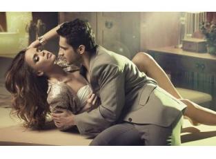 διέγερση των γυναικών χαϊδεύοντας το χέρι